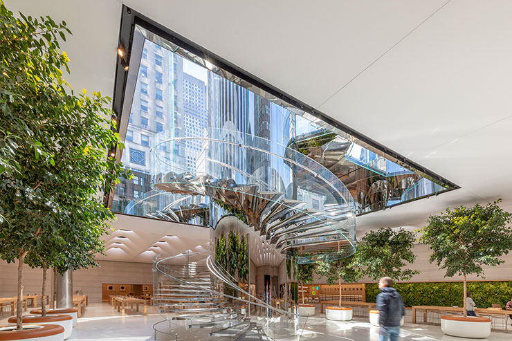 Apple Fifth Avenue: The cube is back - Apple